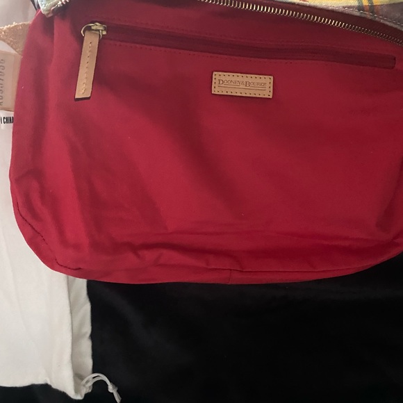 DOONEY & BOURKE “Ants at a Picnic” bag with wristlet and dust bag included. - Picture 3 of 11